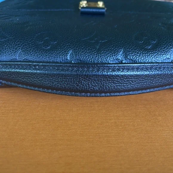 Louis Vuitton Pochette Métis in Empreinte Black Leather - Picture 5 of 16